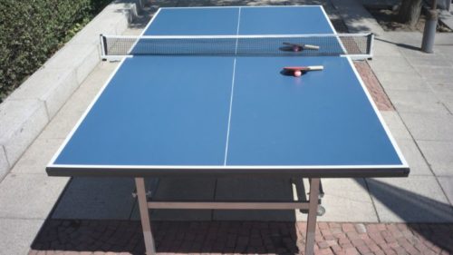 Kann man eine Indoor-Tischtennisplatte draußen benutzen?